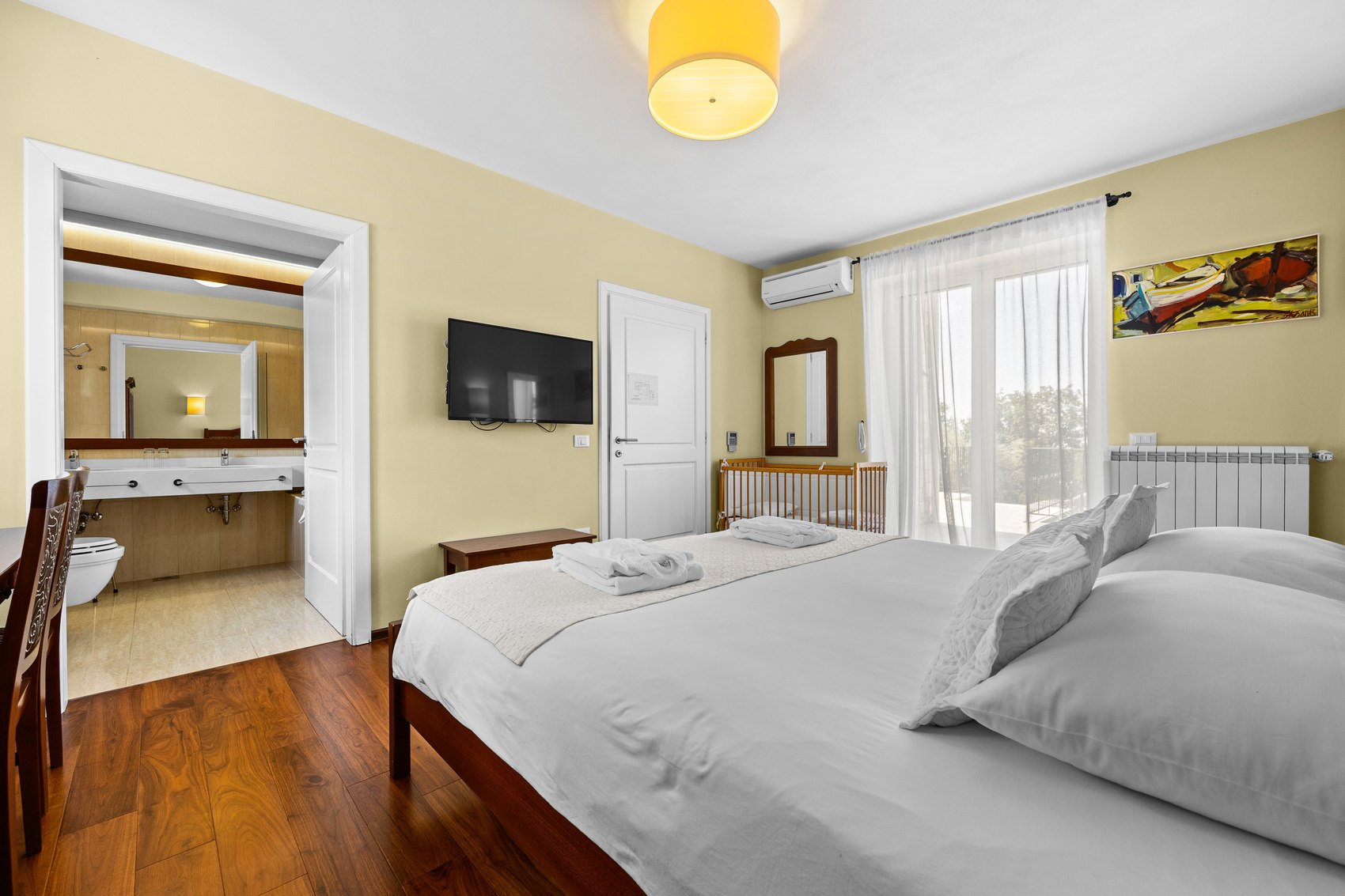En-suite bedroom with air conditioning at Villa Babudri
