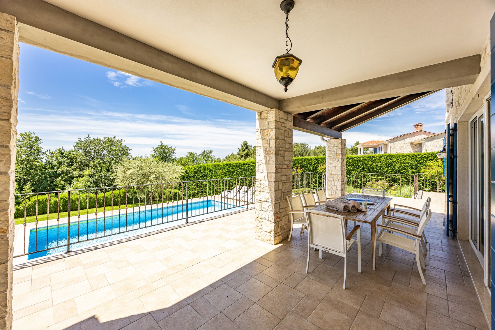 Covered terrace and outdoor dining area at Villa Babudri